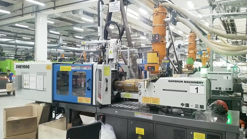 果筐注塑機與塑料機械設備安裝 海雄、三順與山東塑料機械設備廠的解決方案